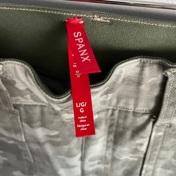 SPANX Camo Pull on Pants Joggers Green size Large Utility Stretch Ankle Cargo - Picture 4 of 4